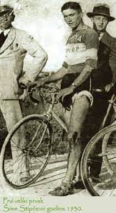 Crno-bijela fotografija biciklista iz 1930-ih